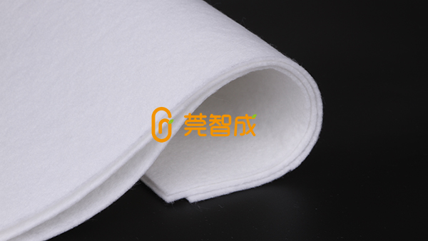 針刺無紡布生產(chǎn)過程中溫度對(duì)其性能有什么影響？